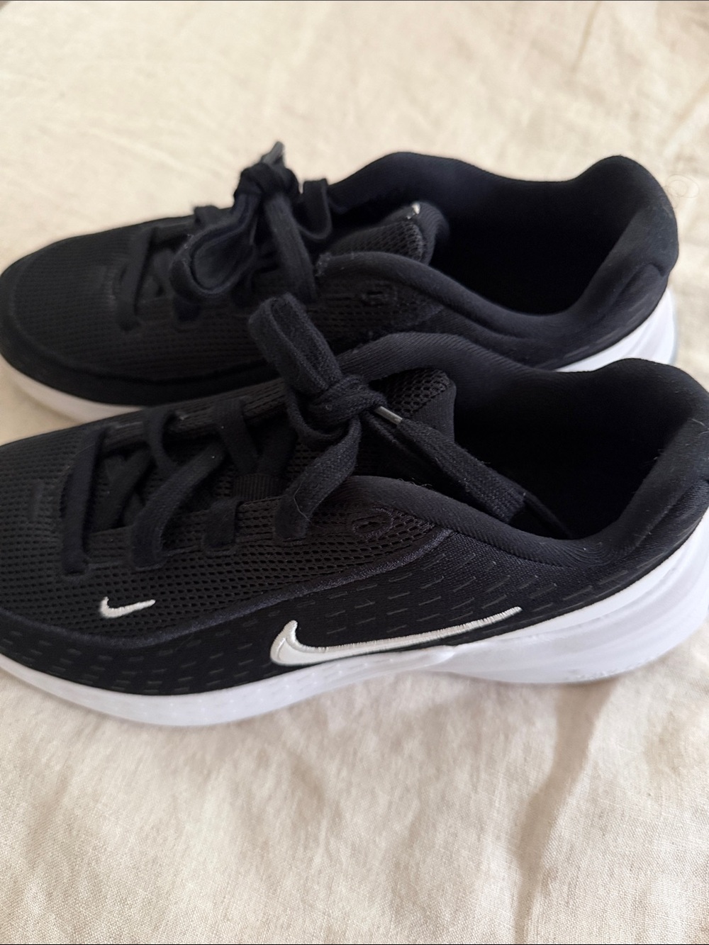 Nike Big Kids Uplift SC Running Sneakers in Black